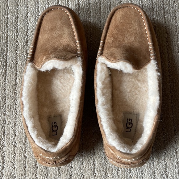 UGG chestnut slippers size womens 8 - Picture 2 of 5